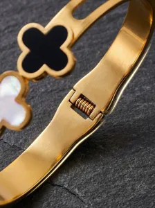 Stainless steel clover bracelet detail view, elegant gold finish with beautiful clover parts.