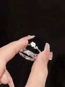 Anillos de pareja de margaritas de plata S925, diseño de detalles exquisitos, joyería brillante.