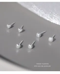 Pendientes de tuerca de corazón geométrico esmerilado de plata S999 detalle minimalista