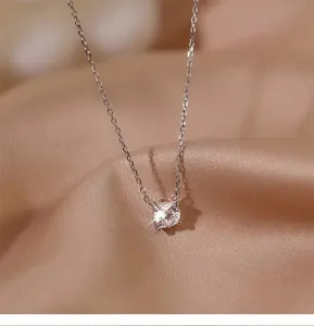 S925 plata de ley collar con colgante solitario de cuatro garras estilo chic