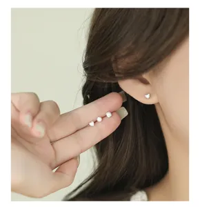 Pendientes de boton de corazon geometrico mate de plata esterlina S999 minimalistas