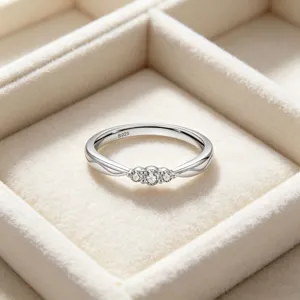 Anillo plata de ley S925 tres piedras minimalista joya delicada para mujer.