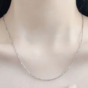 Sterling Silber O-Kette Halskette Hauptansicht am Hals getragen, zart und eleganter Schmuck