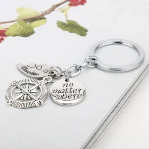 Familie kompas sleutelhanger met dochter gegraveerde bedel, zilveren metalen hanger.