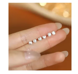 Set de pendientes de tuerca geométricos esmerilados de plata esterlina S999 minimalista y elegante.