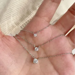 Collar de gargantilla solitario de plata de ley 925 con cuatro garras y circonita.