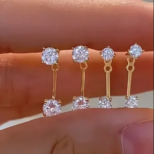 Vista detallada de pendientes de plata con circonitas y diseño de doble uso muy elegante.