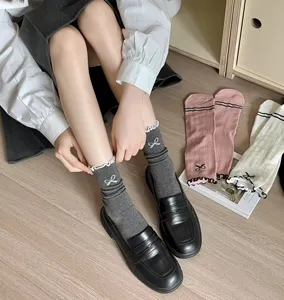 Cute balletcore cotton mid-tube socks with lettuce edge and bow for daily sweet outfit.