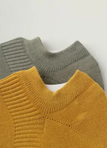 Herren kurze Baumwollsocken Detailansicht, atmungsaktive Rippstrick-Textur, bequeme Alltagskleidung