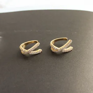 Brazalete de oreja cruzado de doble capa chapado en oro, pendientes minimalistas sin piercing.