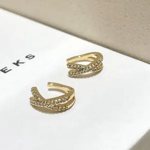 Ear cuff cruzado pavé de plata S925, pendiente de clip minimalista brillante y elegante.