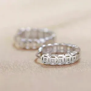 Pendientes de aro moneda antigua de plata S999, diseño hueco, detalle de joyería fina.