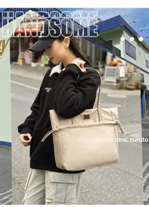 Borsa shopper in nylon casual da donna e uomo, elegante borsa a tracolla per uso quotidiano.
