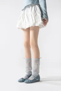 Grijze doorschijnende stiepsokken met kantrand, balletcore beenwarmers voor dames details.