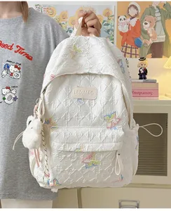 Schicker gesteppter Rucksack mit bunten Schmetterlings-Stickereien, lässige Alltagstasche.