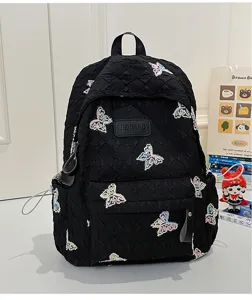 Schwarzer gesteppter Studenten-Rucksack mit bunter Schmetterlingsstickerei und viel Kapazität.