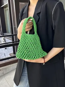 Sac à main de plage creux tissé à la main pour femmes, sac cabas fourre-tout élégant.