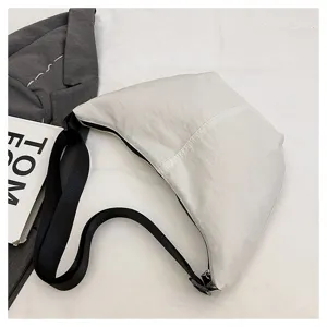 Bolso cruzado minimalista casual de nylon tipo dumpling, gran capacidad para uso diario.