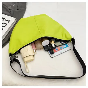 Bolso bandolera hobo de nailon verde con gran capacidad ideal para el uso diario.
