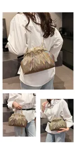 Sac pochette élégant plissé dégradé avec fermoir pour femme, sac bandoulière polyvalent.