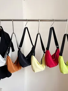 Bolso de hombro de nailon de colores estilo dumpling, bolso cruzado casual grande para el trabajo.