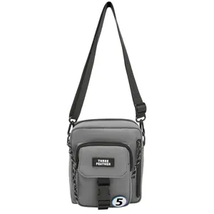 Bolso bandolera gris casual para hombre, bolso de estilo japonés de moda para uso diario.