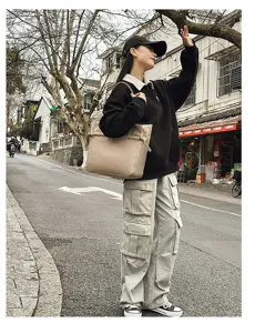 Borsa a tracolla casual in nylon per il lavoro quotidiano, tote bag alla moda.