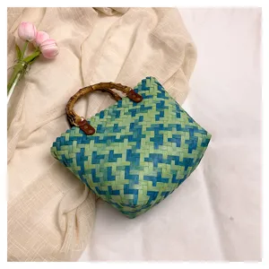 Borsa a mano intrecciata blu e verde con manico in bambù naturale borsa da spiaggia casual per donne