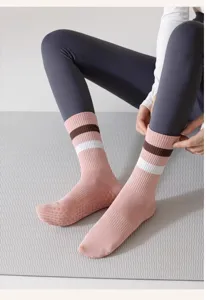 Calzini lunghi da yoga antiscivolo da donna, cotone traspirante fitness pilates dettaglio.