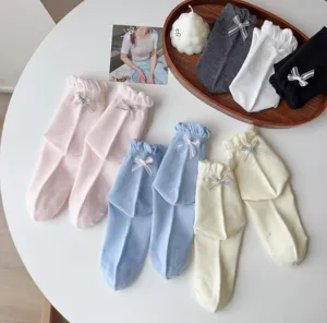Süße Baumwoll-Wadensocken für Mädchen mit Schleifen und Rüschen, trendige Alltags-Freizeitkleidung.