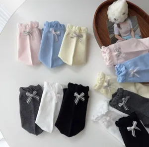 Süße Rüschen-Socken mit Schleife für Damen, bequeme Baumwoll-Mittelohrsocken.