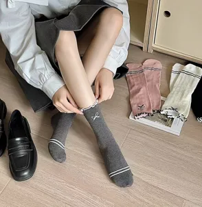 Miu style ballet core cotton mid-tube socks with cute lettuce trim and bow embroidery.