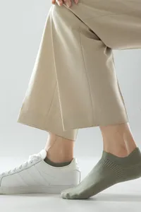 Atmungsaktive Herren Kurzsocken aus Baumwolle, bequeme Füßlinge für Frühling und Sommer.