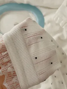 Calzini bianchi in pizzo a pois, sottili e traspiranti, stile vintage estivo per donna.
