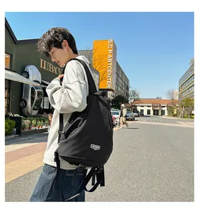 Zaino da moto stile streetwear alla moda per uomo e donna, borsa a tracolla multifunzionale.