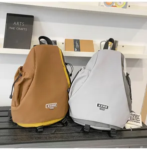 Zaino multifunzionale trendy per uomo e donna, borsa a tracolla stile streetwear.