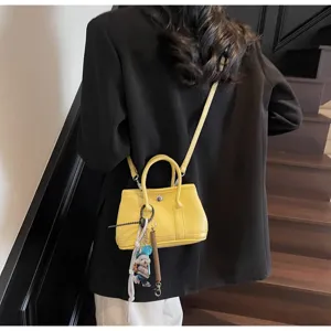 Damen gelbe Schulter Umhängetasche Shopper PU Leder Freizeit Reise Handtasche mit Anhänger