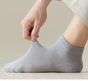 Calzini alla caviglia traspiranti in rete da uomo, alta elasticità e ottimo comfort.