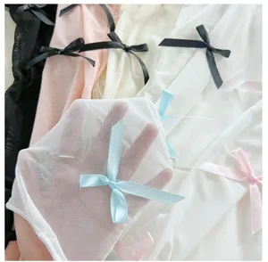 Dettaglio calzini in rete trasparente dolce, fiocco in raso delicato, tessuto traspirante stile Lolita.