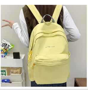 Lässiger gelber Studentenrucksack mit stilvollem Buchstabenprint und großem Volumen.