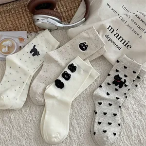 Cute cartoon cat cotton mid-calf socks for women, comfortable spring and autumn slouch hosiery.
