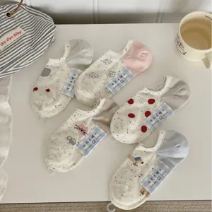 Cute Japanese style cotton invisible boat socks for women, summer thin anti-odor cute design.