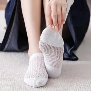 Summer ultra-thin shallow hollow mesh invisible boat socks for women, white breathable socks.