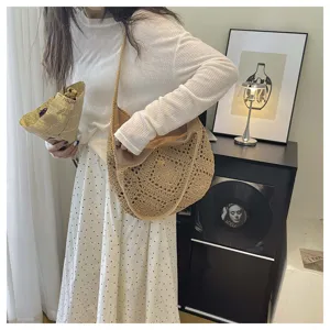 Japanese minimalist handmade woven straw tote bag for women, perfect for beach and daily commuting.