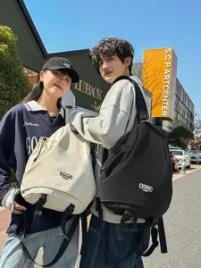 Zaino streetwear casual per uomo e donna, borsa a tracolla in tela alla moda urbana.
