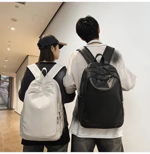 Détail de sac à dos en cuir PU décontracté, grand sac d'école pour hommes et femmes.