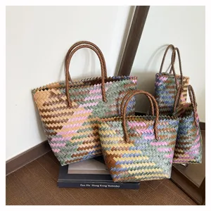 Χειροποίητη πλεκτή τσάντα shopper με χρώματα αντίθεσης, κομψή γυναικεία τσάντα καλάθι.