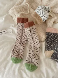 Thickened coral fleece women mid tube socks autumn winter warm home sleep socks.