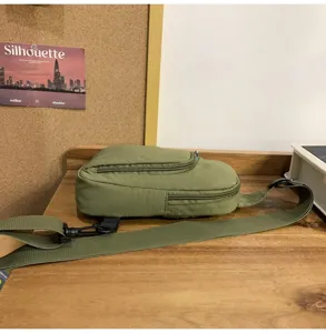 Lässige grüne Nylon-Brusttasche für Damen und Herren, leichte Umhängetasche Alltag.