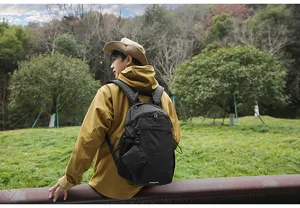 Sac à dos noir à carreaux grande capacité pour le voyage et les loisirs en plein air